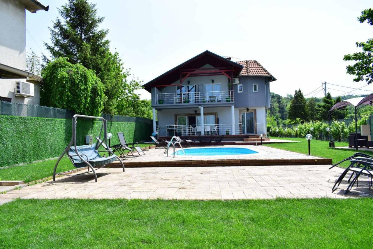 סמדרבו Vila Mila Riverside Apartments מראה חיצוני תמונה